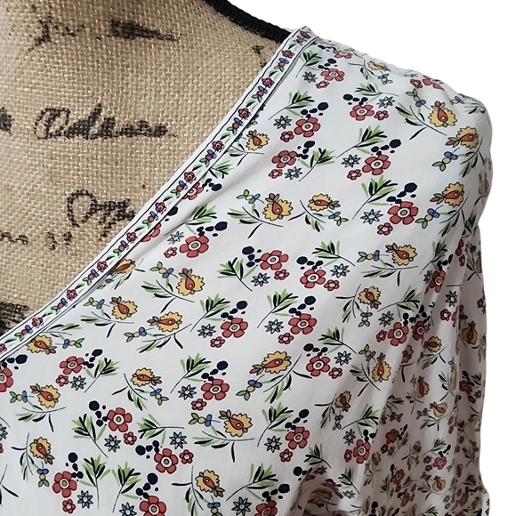 3/$25 Max Studio Front Tie Floral Short Sleeve Blouse - XS - Picture 3 of 8